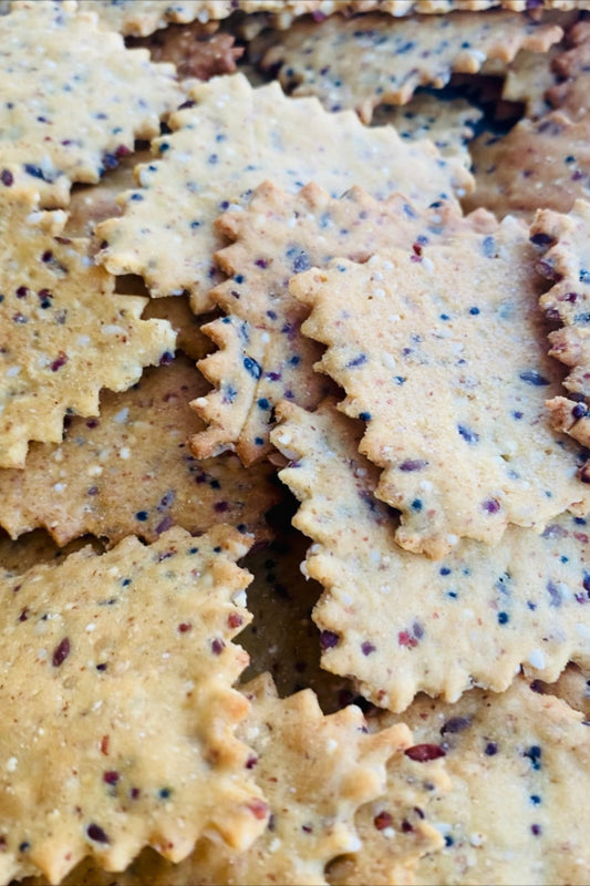 Crackers with almond flour, cornmeal &quinoa (جلوتن فري)الشرائح المشبعه بدقيق اللوز والذرة و كينوا