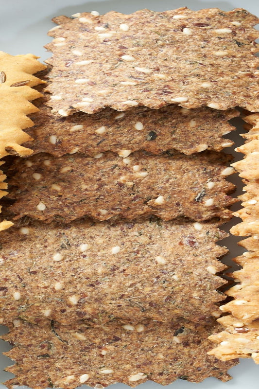 Keto Flex seeds crackers with sesame (100 grams)(كيتو) قراقيش بذر الكتان بالسمسم