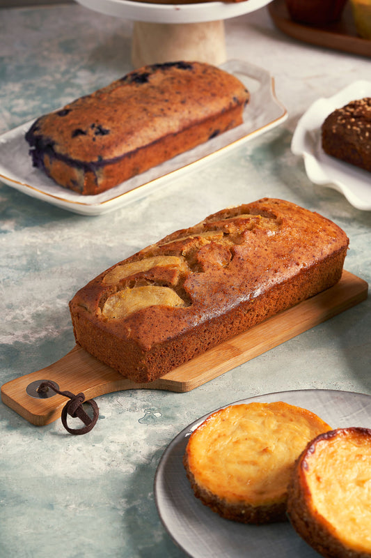 Apple sauce cake with brown rice flour & almond flour (جلوتن فري) كيك صوص التفاح بدقيق الارز البني و بدقيق اللوز