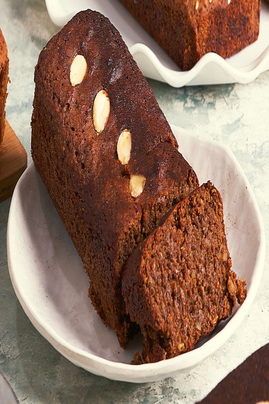 Carrot cake with almond flour & walnuts  (جلوتن فري)كيك الجزر بدقيق اللوز و عين الجمل